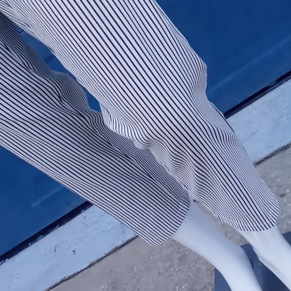 Ann Taylor Signature Women's Capri's (Pin Stripes) - Picture 16 of 17